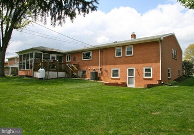 16625 Johnson Dr, Williamsport, MD 21795 - photo 4