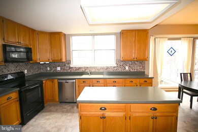 3680 Thomasson Crossing Dr, Triangle, VA 22172 - photo 6