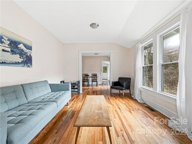The 2 bed / 1 bath is light and bright with a flowing floor plan that maximizes the use of space. Single level living, smart modern finishes with charming period details make this home a true gem. 