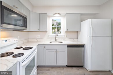 8241 Wycliffe Ct, Manassas, VA 20109 - photo 6