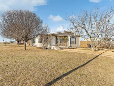 2002 Fall Creek Rd, Cleburne, TX 76033 - photo 2
