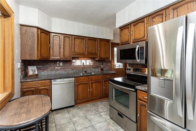 1104 69th St, Windsor Heights, IA 50324 - photo 7