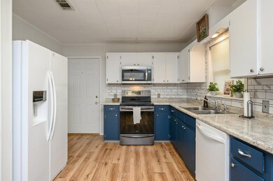 6-web-or-mls-689 Twin Lakes Dr-01 - Copy