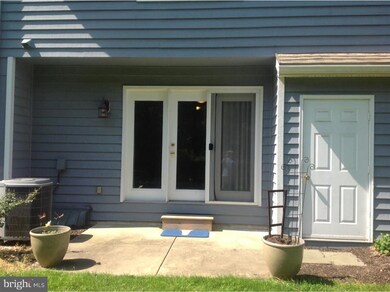 3904 Fox Pointe Ct unit 3904, Glen Mills, PA 19342 - photo 2