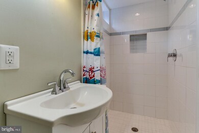 6841 Radcliffe Dr, Alexandria, VA 22307 - photo 7