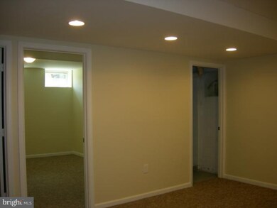 9073 Mcrae Ct, Manassas, VA 20110 - photo 2