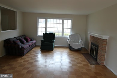 10701 Almond St, Fairfax, VA 22032 - photo 2