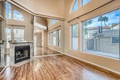 4-520905865-09 Living Room