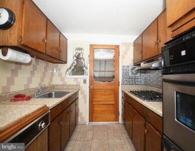 1038 Foxwood Ln, Essex, MD 21221 - photo 2