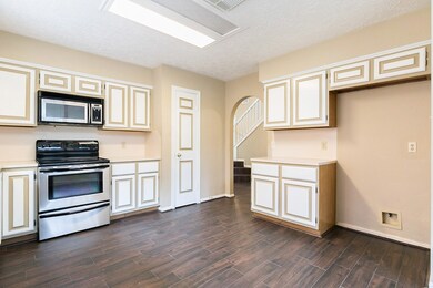 16014 Country Bend Rd, Houston, TX 77095 - photo 2