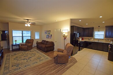 5225 Mcgrath Dr, Alvin, TX 77511 - photo 4