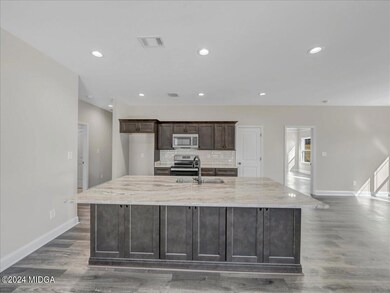 7 - Living Room - 2