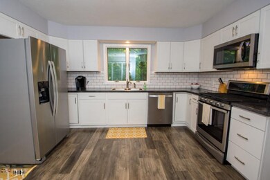 68885 3rd St Edw Kitchen (3)