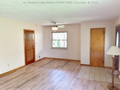 1327 Grosscup Ave, Dunbar, WV 25064 - photo 3