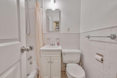 228 W 17th St unit 2b, New York, NY 10011 - photo 6
