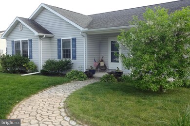 786 Rutherford Dr, Greencastle, PA 17225 - photo 2