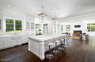 KITCHEN/FAMILY ROOM