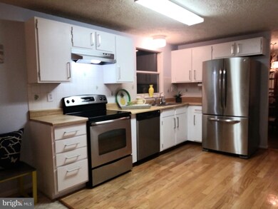 9907 Breezy Knoll Ct, Lanham, MD 20706 - photo 7