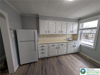 1111 Catasauqua Rd unit 2nd floor, Whitehall, PA 18052 - photo 6