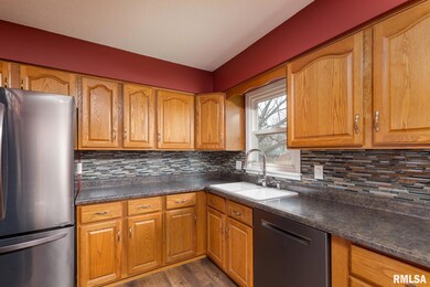 3803 N Elmwood Ave, Davenport, IA 52806 - photo 5