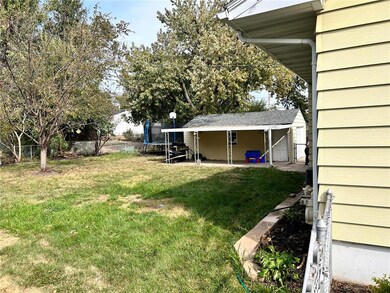 Side view showing Patio with extended roof from ga