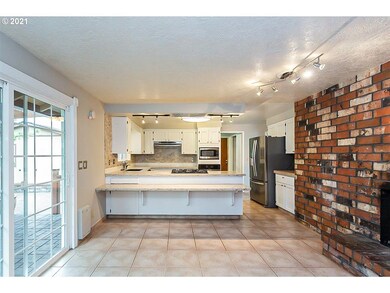 831 SW 28th St, Troutdale, OR 97060 - photo 6