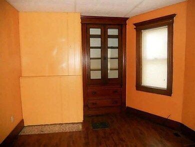 Dining Room. With built in Cupboard