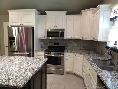 Beautiful cabinets and granite