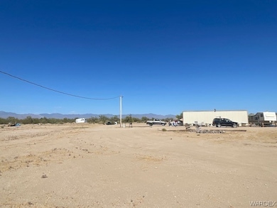 View of yard with a mountain view