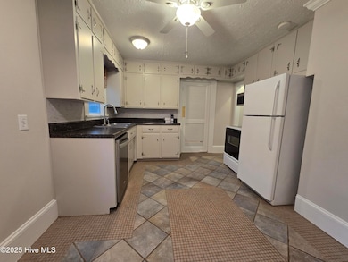 903 Raleigh St, Elizabeth City, NC 27909 - photo 3