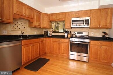 3036 Southern Elm Ct, Fairfax, VA 22031 - photo 5