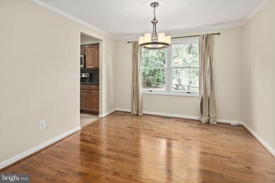 12620 Holkein Dr, Herndon, VA 20171 - photo 6