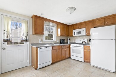 32 Kathleen Rd, Brockton, MA 02302 - photo 5