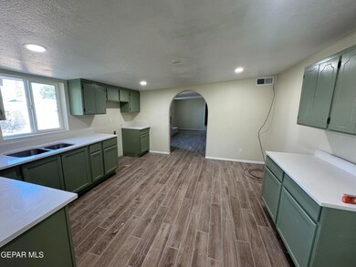 1109 Hawaii St, El Paso, TX 79915 - photo 2