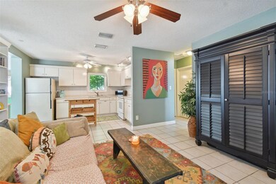 Living room/kitchen combo