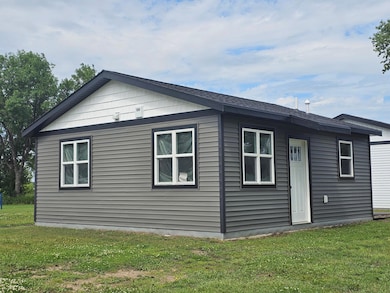 201 10th Ave SE, Pipestone, MN 56164 - photo 4