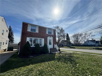 19802 Mountville Dr, Maple Heights, OH 44137 - photo 2