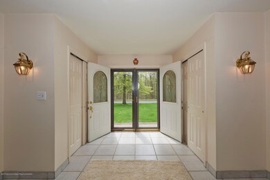 6 Apache Dr Foyer