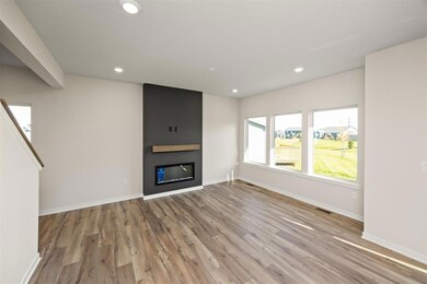 16619 Walnut Meadows Dr, Urbandale, IA 50323 - photo 7