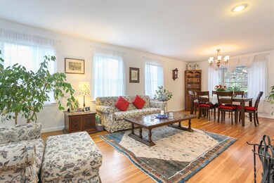 001-photo-living-room-7054547