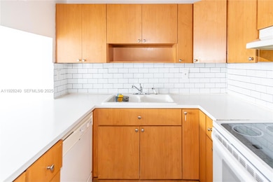 Samari Lake unit 2162, Hialeah, FL 33016 - photo 3