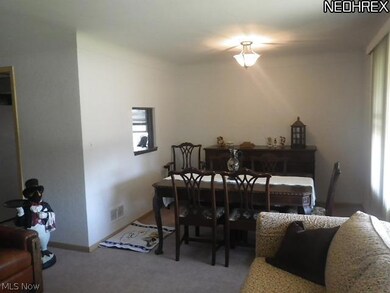 2433 Larchmont Dr, Wickliffe, OH 44092 - photo 2