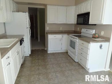 3624 38th St unit 3, Rock Island, IL 61201 - photo 2