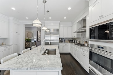 Ritz-Carlton Residences unit 5103, North Hills, NY 11040 - photo 6