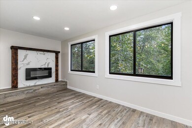 06-Upstairs Living Room-DW-7351