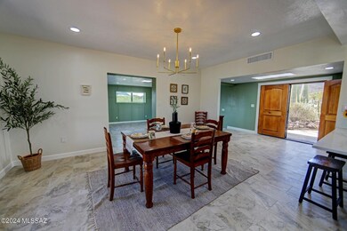 LARGE DINING ROOM