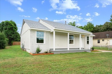 View of front of house featuring a front yard
