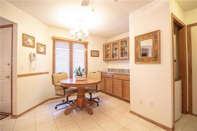 Kitchen Eat-In Area