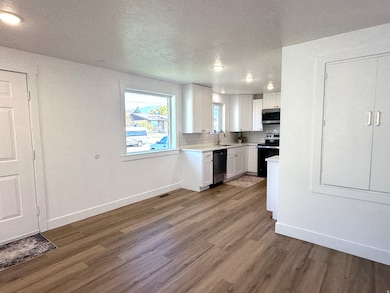 131 N Terrace Dr, Clearfield, UT 84015 - photo 6