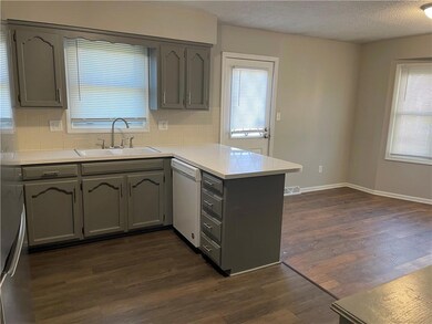 404 N Washington St, Raymore, MO 64083 - photo 7